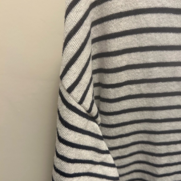 GAP Black and White V Neck Sweater - Picture 6 of 7